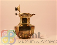 TH\CT\Museum catalogue\3D objects\2014_9_f_th.jpg; 2014.9; Coffee pot presented to the Borough of Wembley; Coffee pot